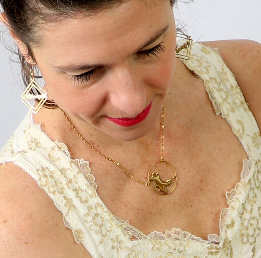 Tango dancers medallion necklace figure1 large format - gold