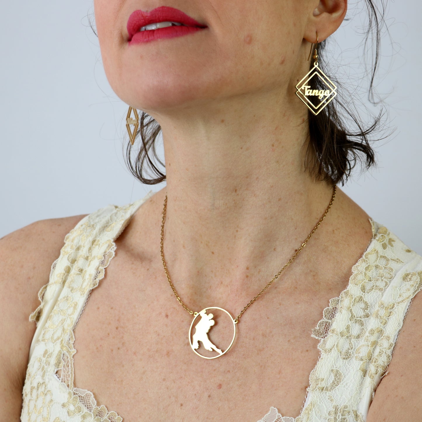 Tango dancers medallion necklace figure1 large format - gold