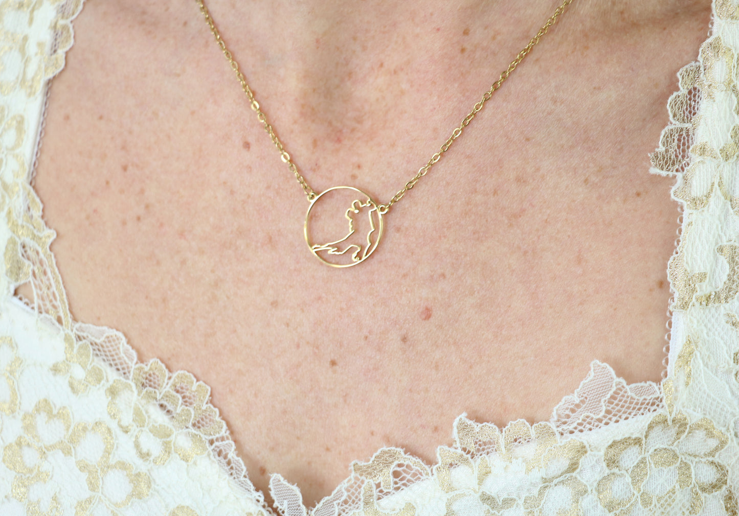 Tango dancers silhouette medallion necklace figure1 small format - gold