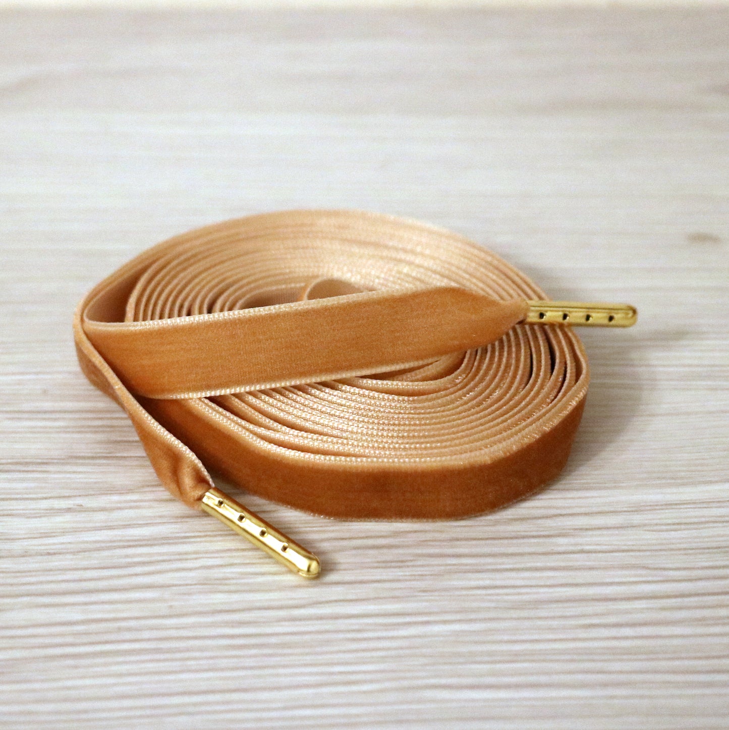 Lacets velours coloris caramel