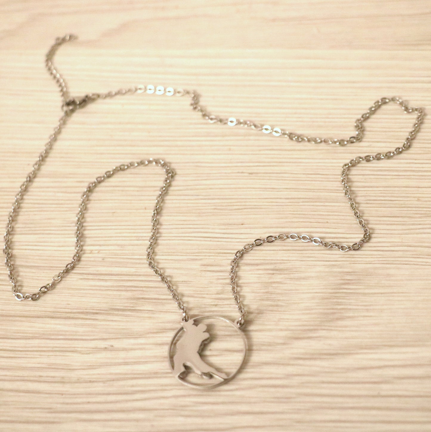 Collier médaillon danseurs de tango figure1 petit format - argenté
