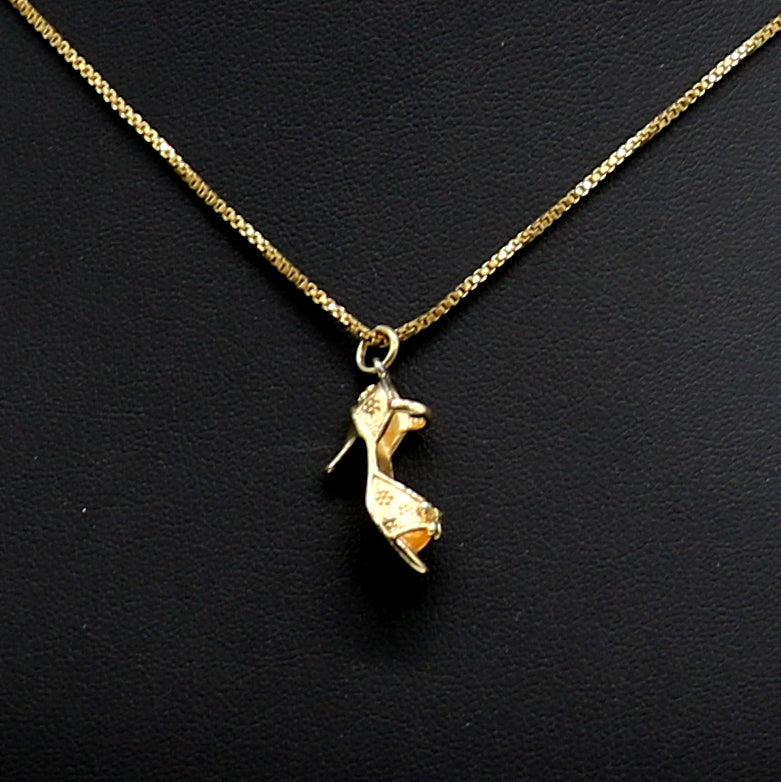 High-heeled shoe pendant - gold