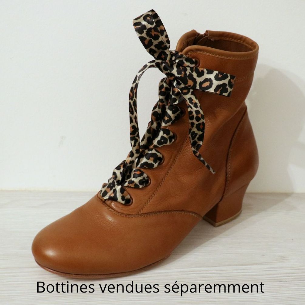 Leopard print satin laces