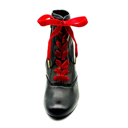 Red velvet shoelaces with gold tips