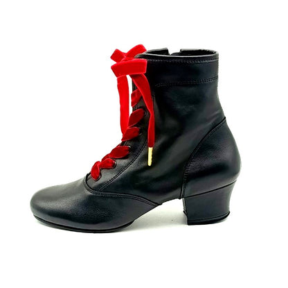 Red velvet shoelaces with gold tips