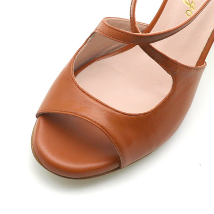Smooth caramel-colored leather crossover with 6cm heels 