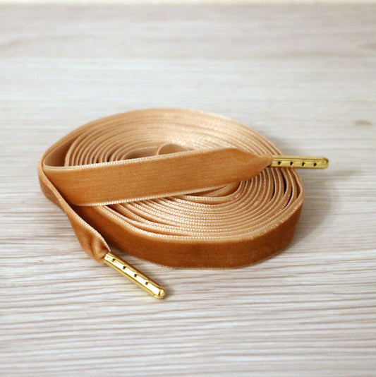 Lacets velours coloris caramel