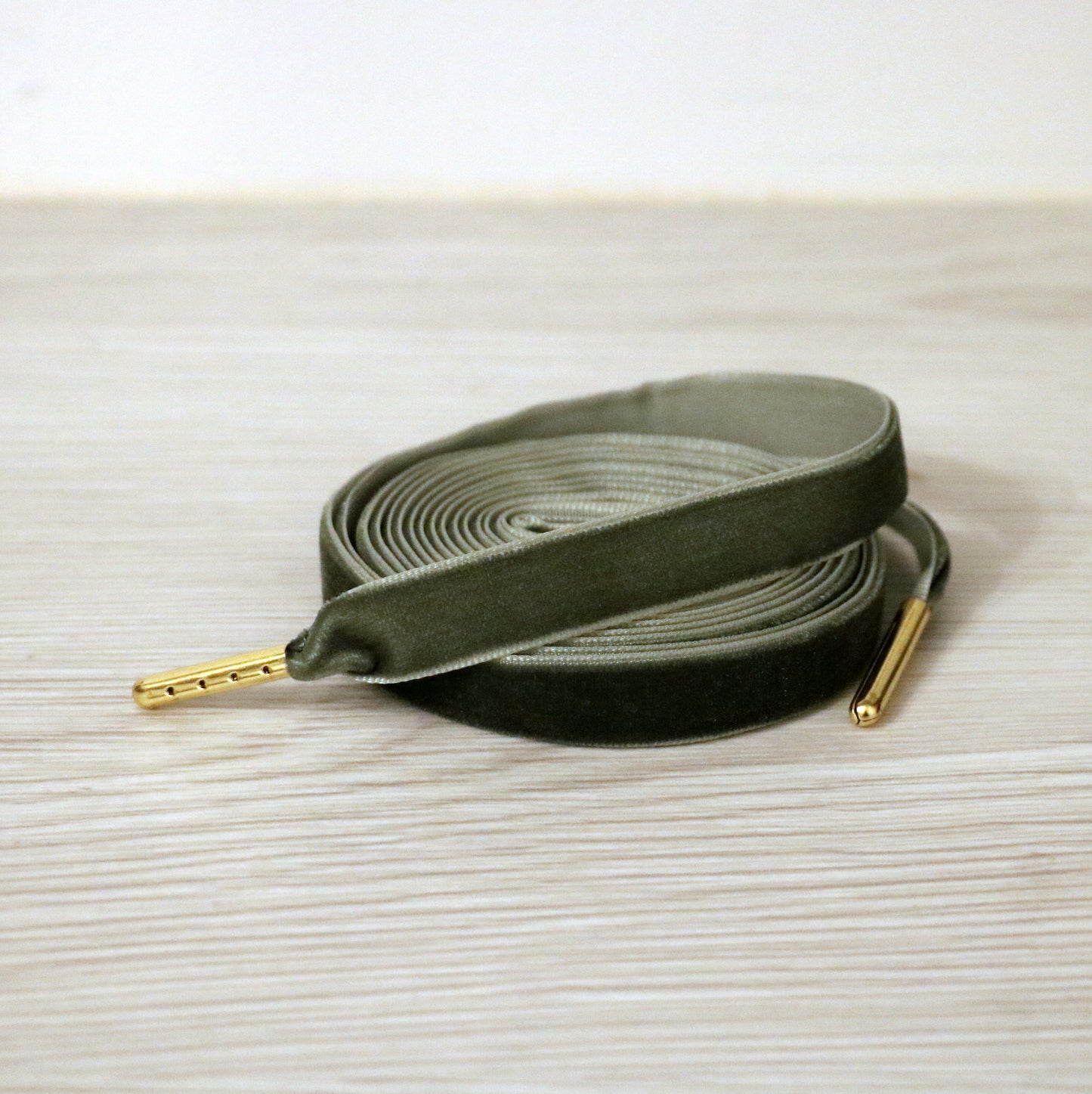 Lacets velours vert olive