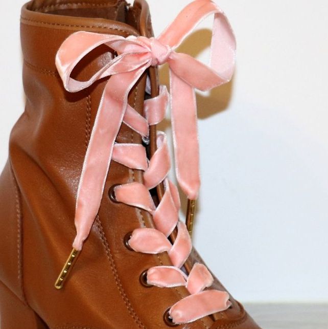 Pale pink velvet laces with golden tips